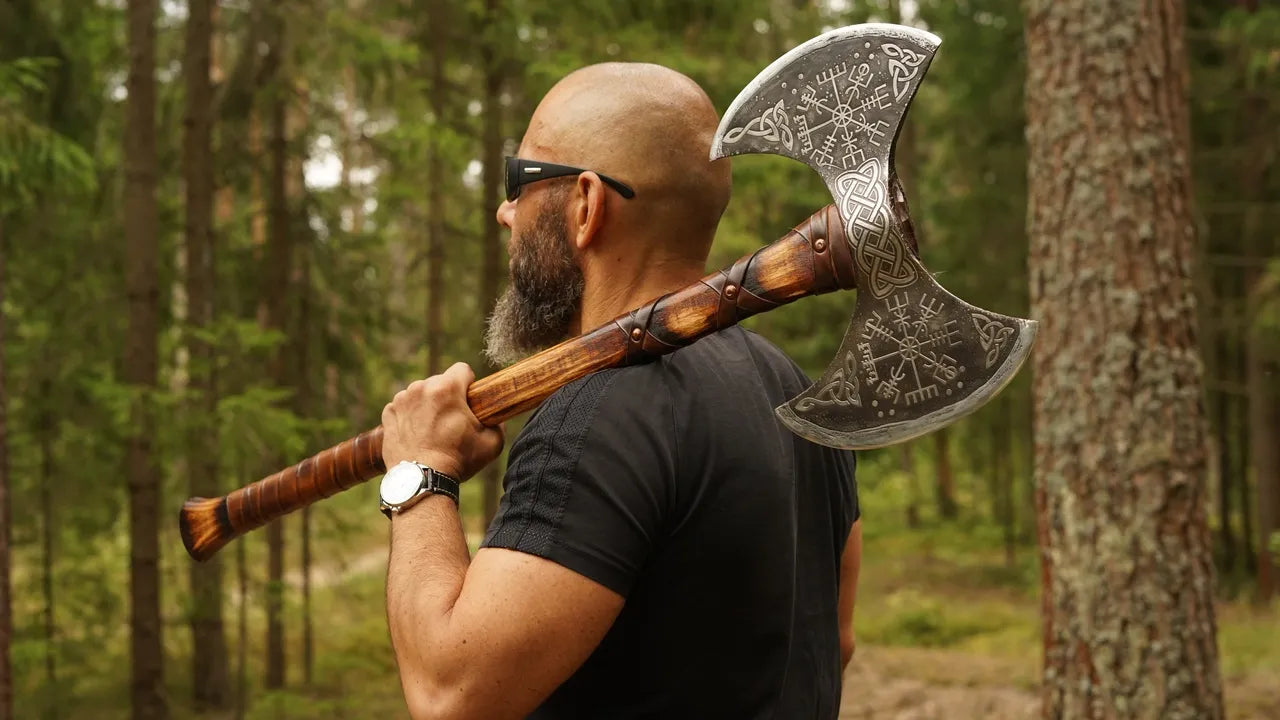 Vegvisir Double sided axe