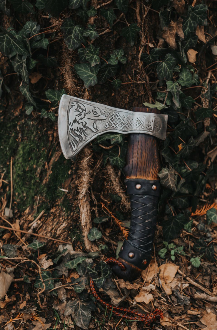 Fist axe -WOLF