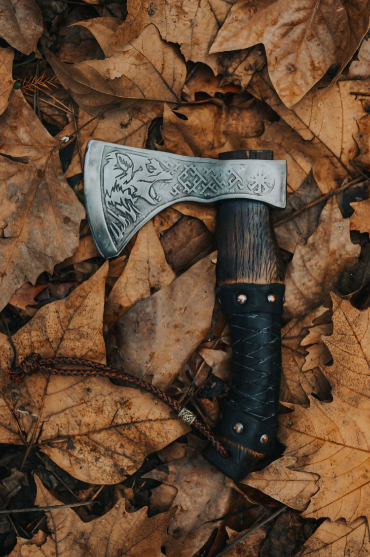 Fist axe -WOLF