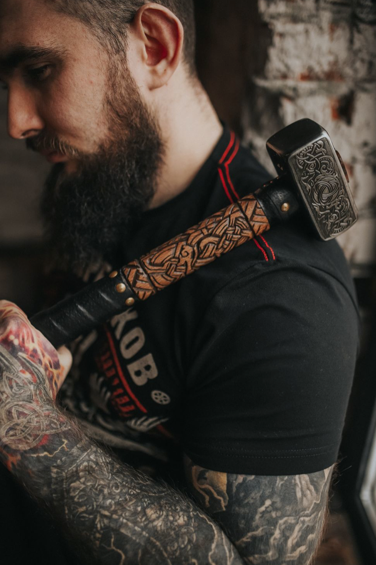 Engraved viking hammer
