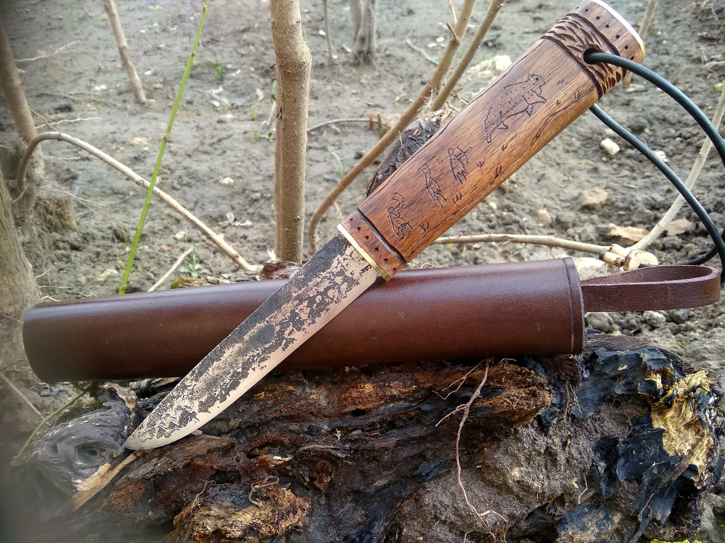 Forged knife with etching
