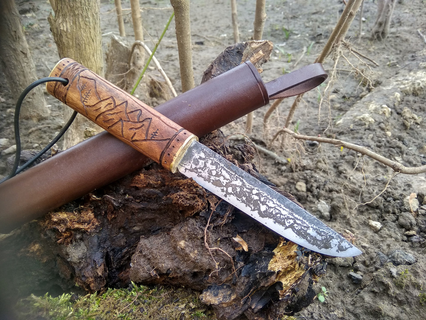 Forged knife with etching