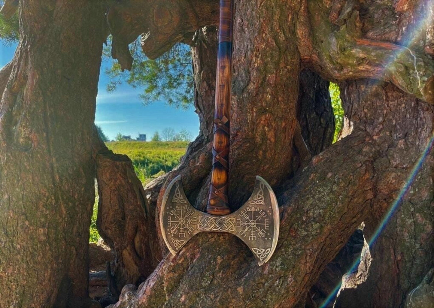 Vegvisir Double sided axe