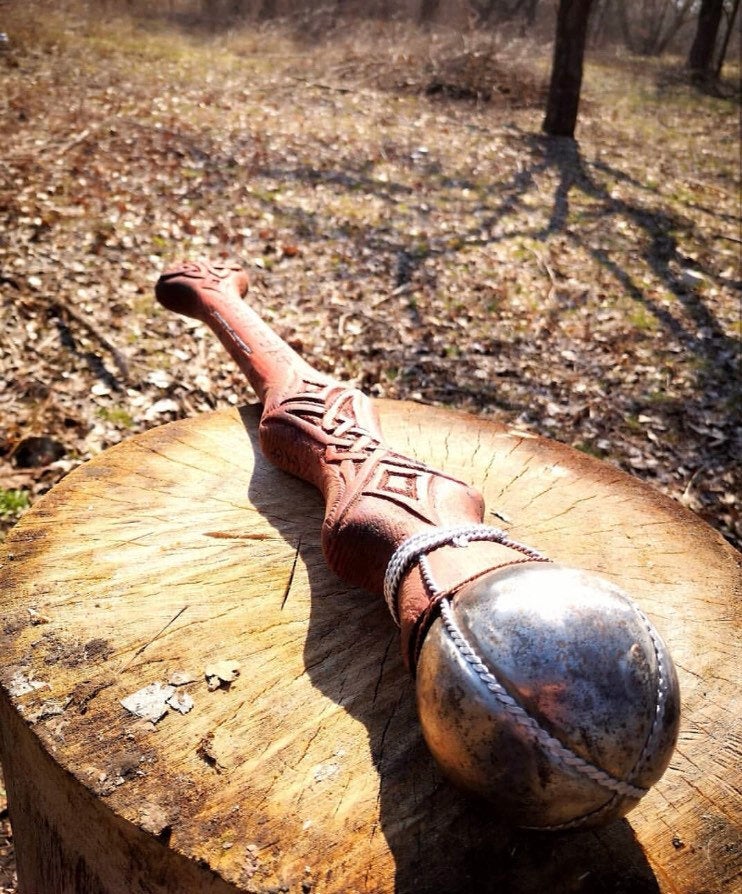 Two-handed scandinavian mace