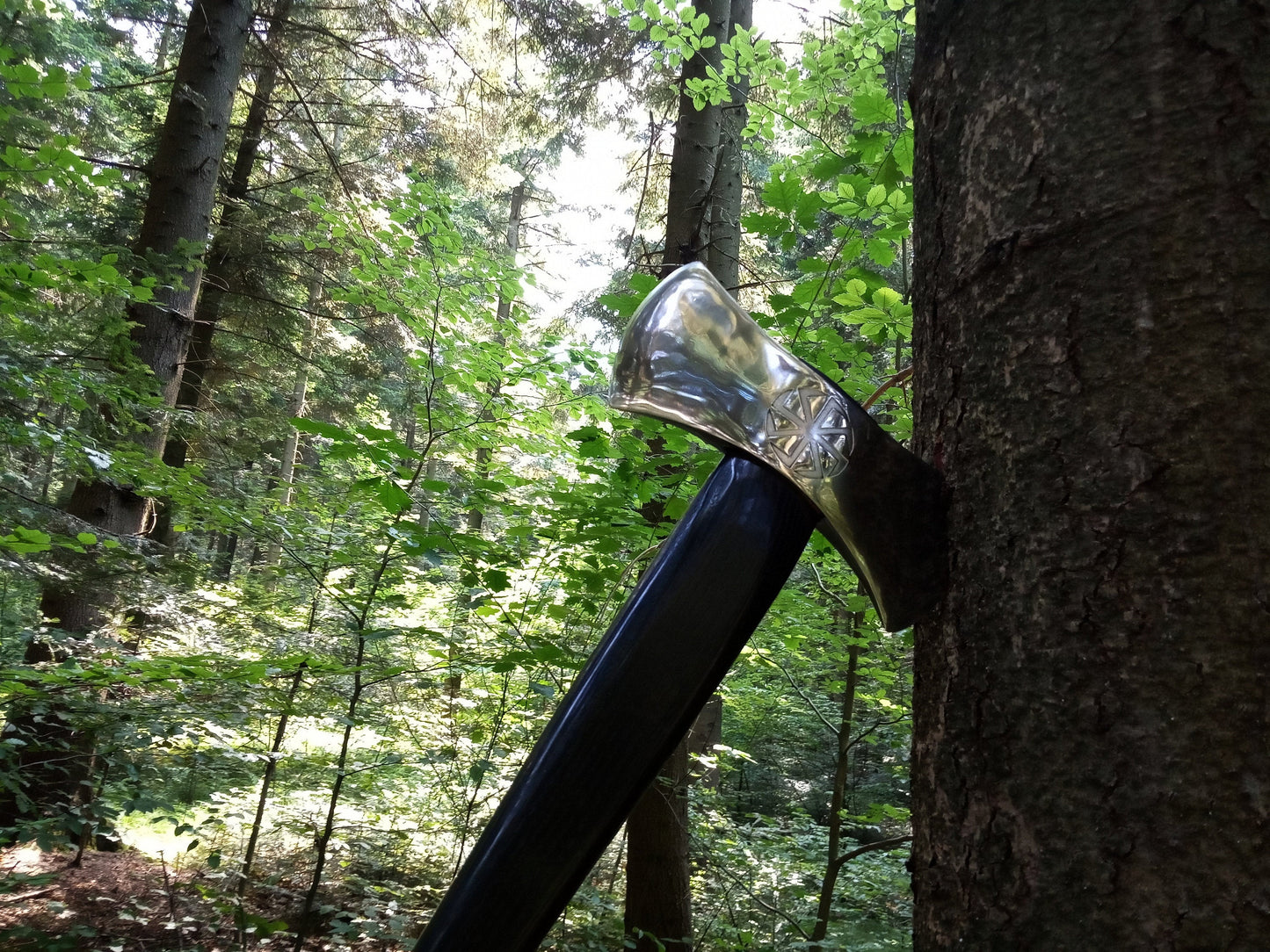 Two sided axe