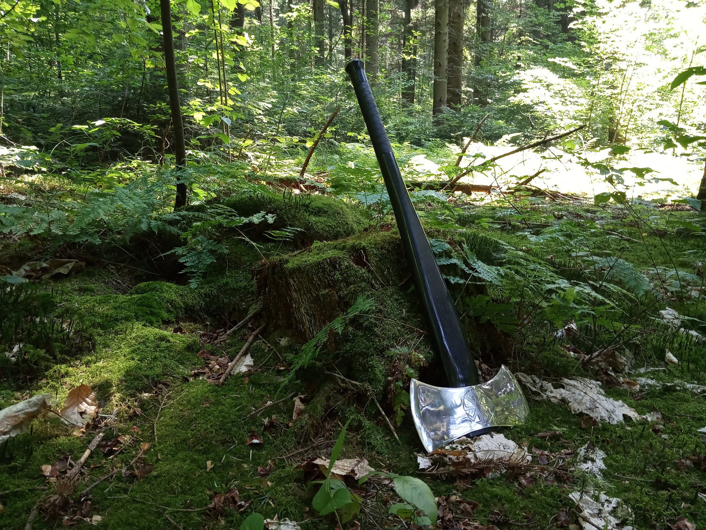 Two sided axe