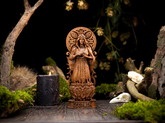 Oak Cerridwen Statue