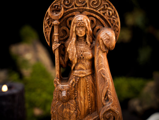 Oak Cailleach Statue