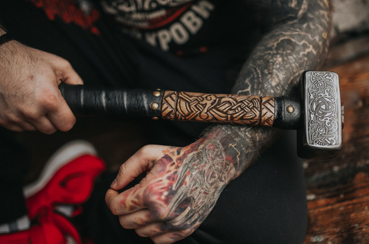Engraved viking hammer