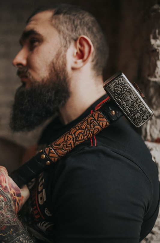 Engraved viking hammer