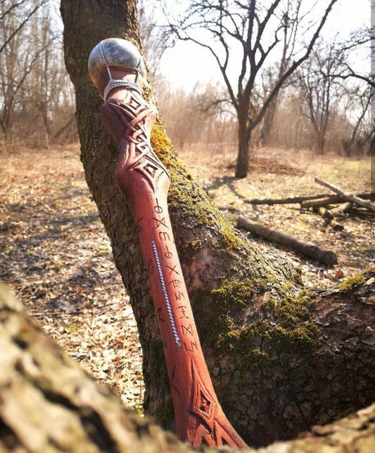 Two-handed scandinavian mace