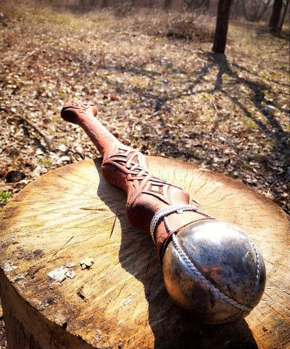 Two-handed scandinavian mace