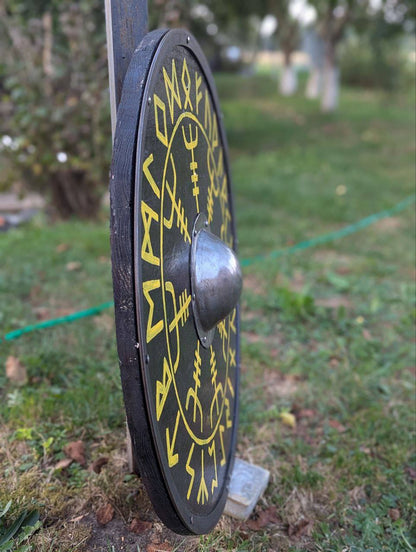 Viking shield "Vegvisir"