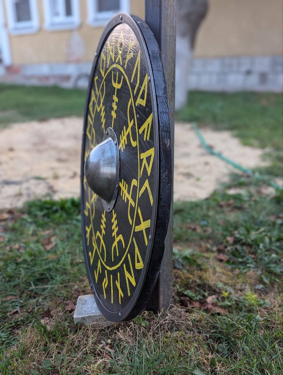 Viking shield "Vegvisir"